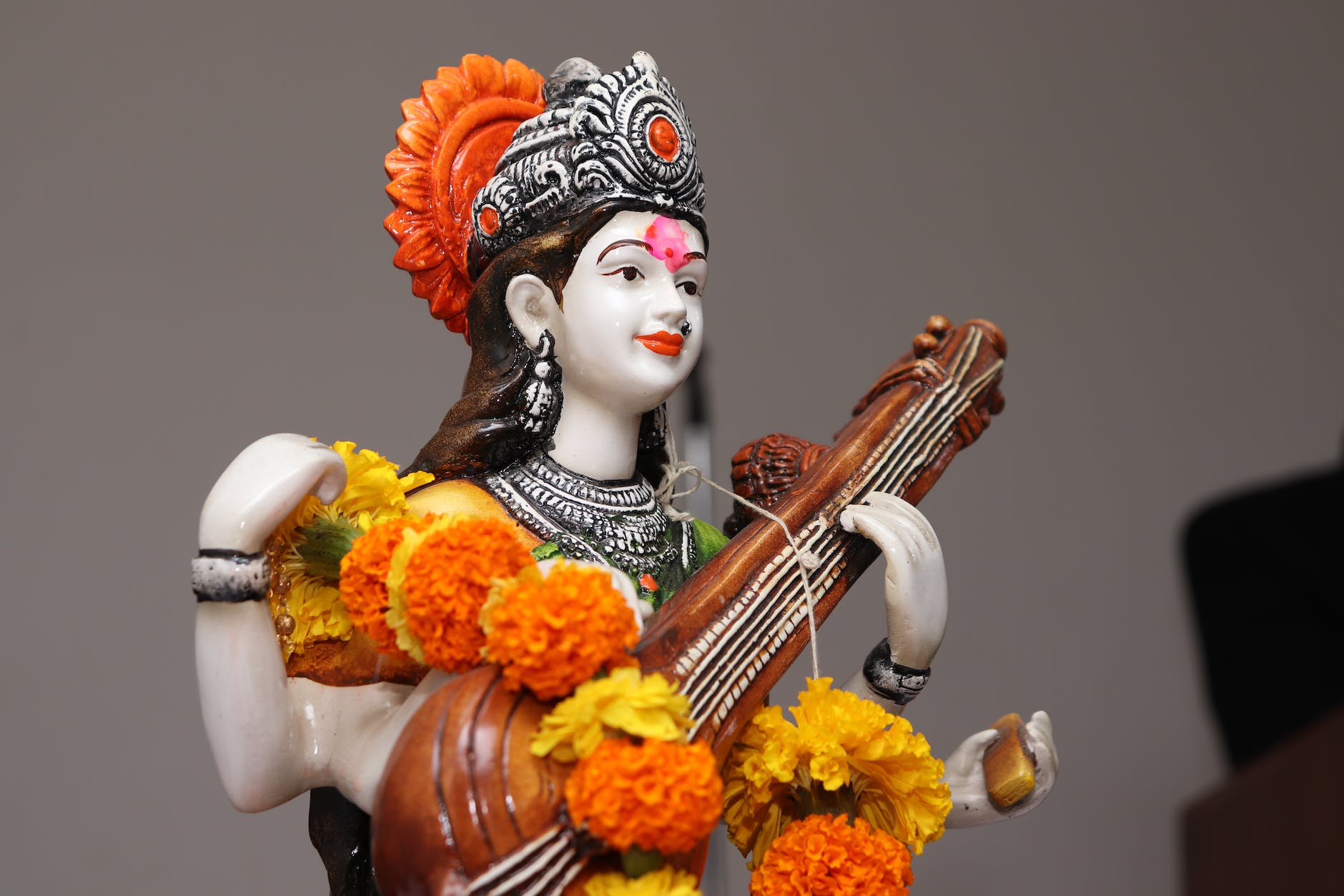 सरस्वती देवी के 108 प्रसिद्ध नाम